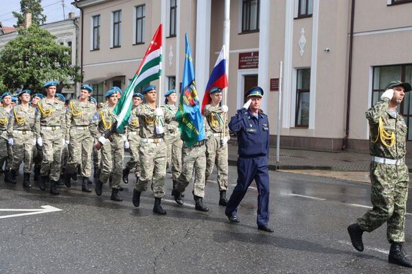Генеральная репетиция к 32-й годовщине Победы в ОВНА Генеральная репетиция к 32-й годовщине Победы в ОВНА - Sputnik Абхазия