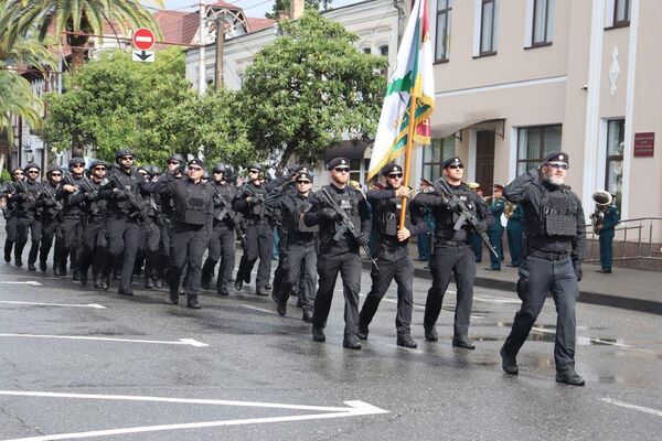 Генеральная репетиция к 32-й годовщине Победы в ОВНА Генеральная репетиция к 32-й годовщине Победы в ОВНА - Sputnik Абхазия