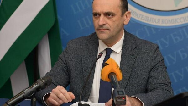Генпрокурор Абхазии Адгур Агрба направил в Народное Собрание представление о назначении первым заместителем Дамира Квициния - Sputnik Абхазия