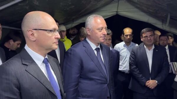 Первый замруководителя Администрации Президента России Сергей Кириенко приехал в Абхазию - Sputnik Аҧсны