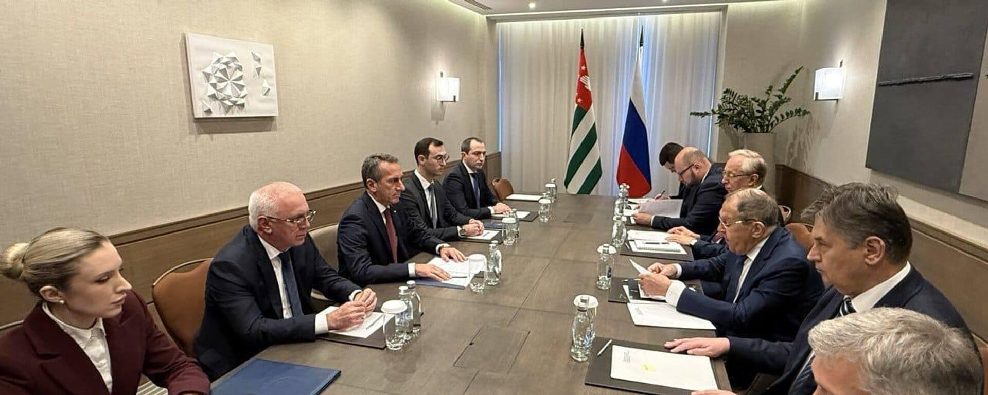 Встреча глав МИД Абхазии и России Олега Барциц и Сергея Лаврова началась в Сочи - Sputnik Абхазия, 1920, 01.10.2025