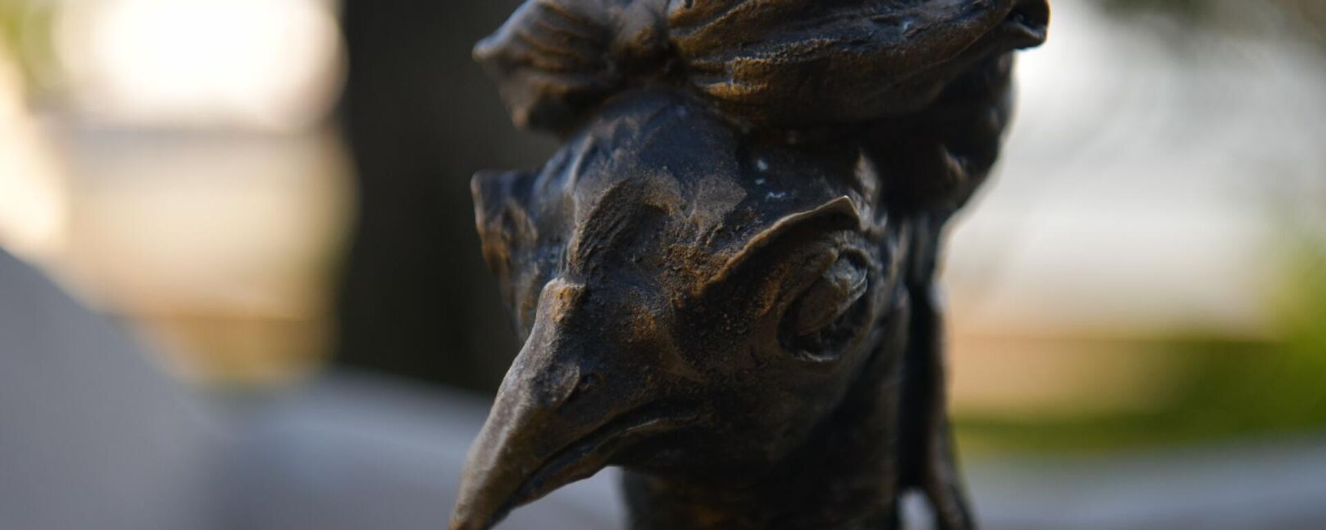 Скульптурную композицию по мотивам романа Даура Зантария открыли на набережной в Сухуме Скульптурную композицию по мотивам романа Даура Зантария открыли на набережной в Сухуме - Sputnik Абхазия, 1920, 01.10.2025