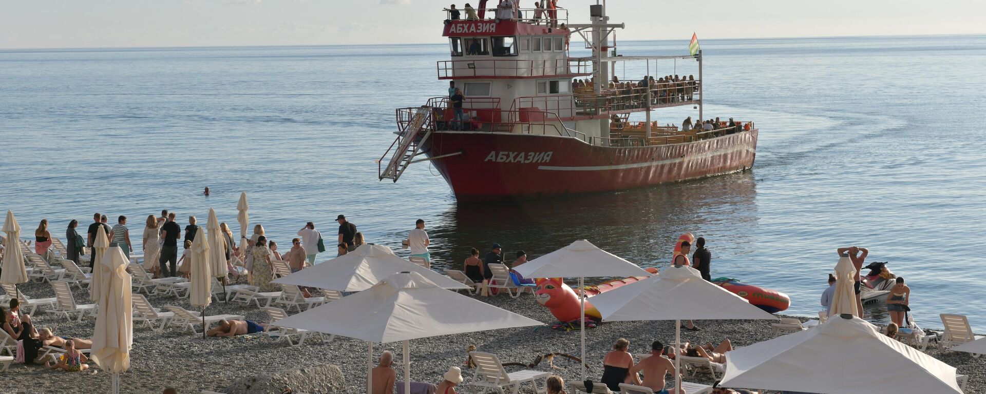 Отдыхающие на пляже г.Гагра - Sputnik Абхазия, 1920, 11.03.2026