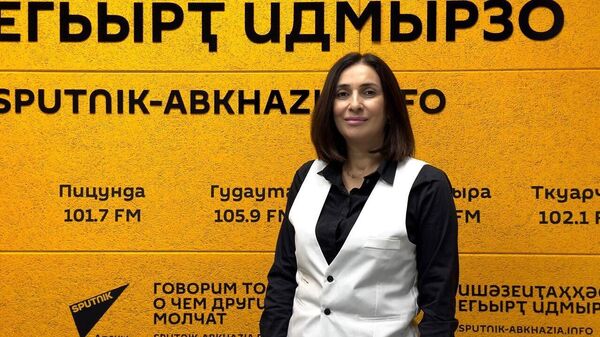 «Ҳаԥхьаҟатәи аԥсуа бызшәа»: «Аԥсны акоманда» апроект Анна Гәниаԥҳа лыҿцәажәараҿы - Sputnik Аҧсны