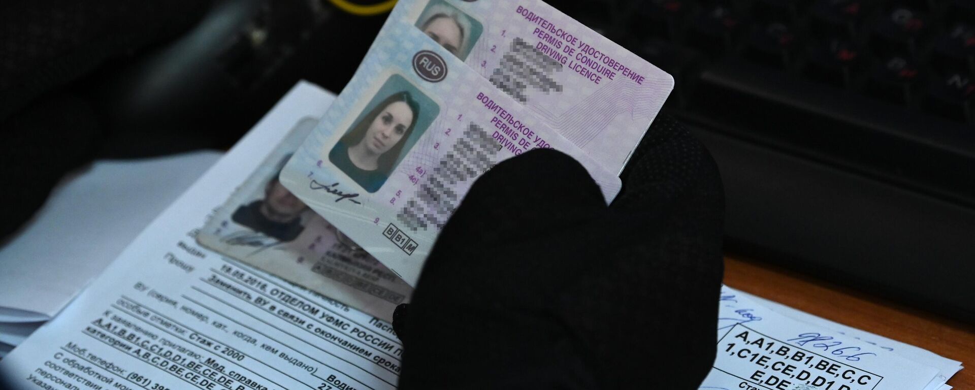 Сдача экзаменов и получение водительского удостоверения в ГИБДД - Sputnik Абхазия, 1920, 07.10.2025