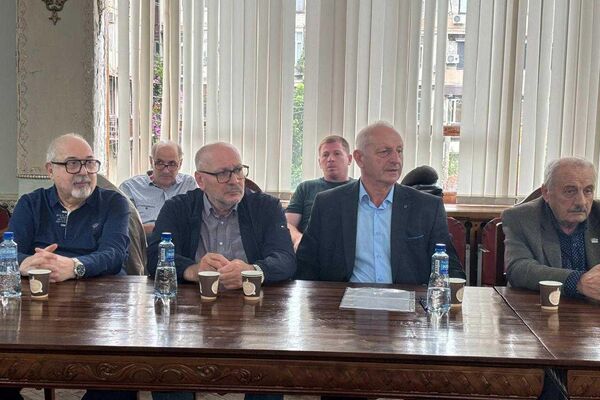 Встреча абхазских и северокавказских писателей Встреча абхазских и северокавказских писателей - Sputnik Аҧсны