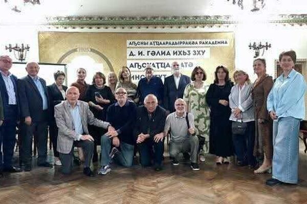 Встреча абхазских и северокавказских писателей Встреча абхазских и северокавказских писателей - Sputnik Аҧсны