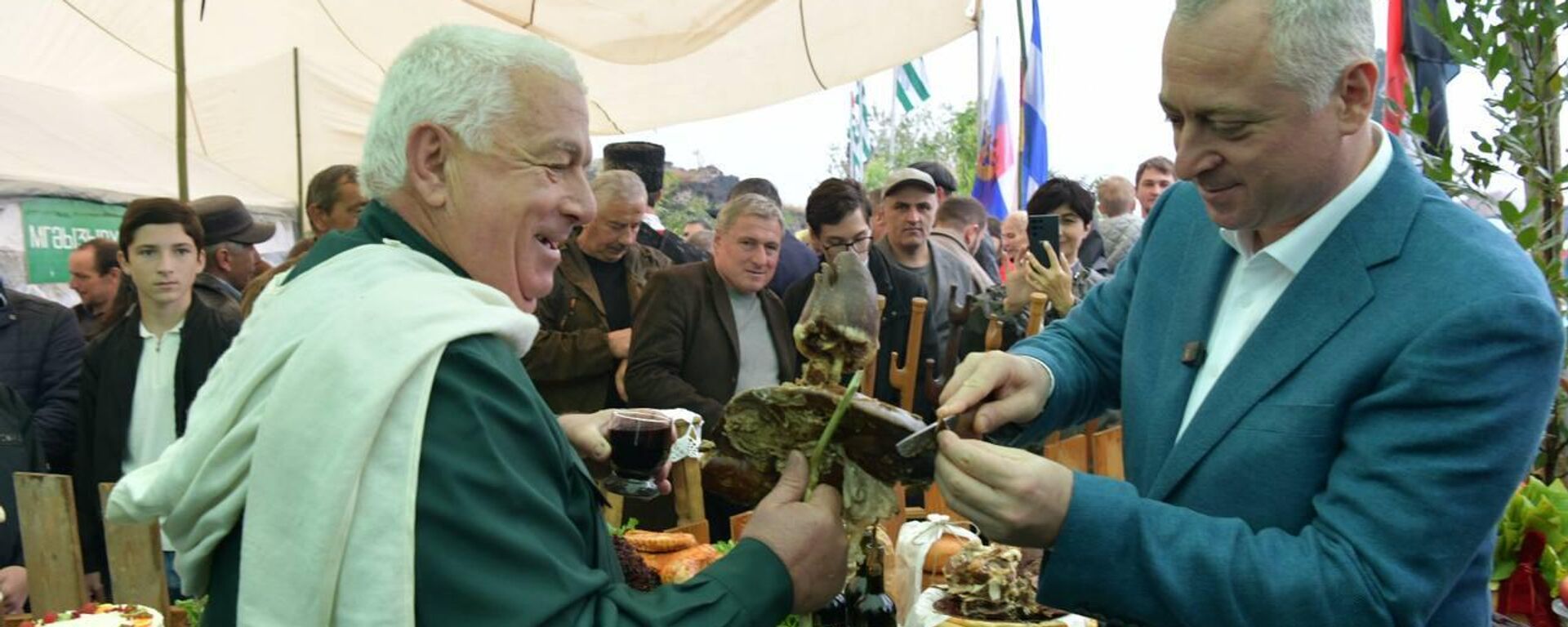 Президент Бадра Гунба посетил павильоны на Лыхнаште - Sputnik Аҧсны, 1920, 12.10.2025