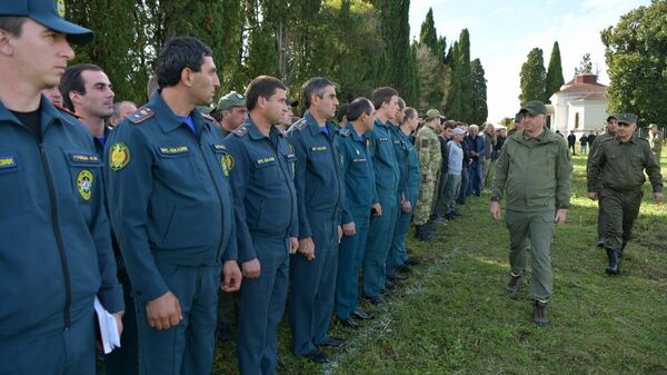 Бадра Гунба провел смотр готовности резервистов Гудаутского района - Sputnik Абхазия