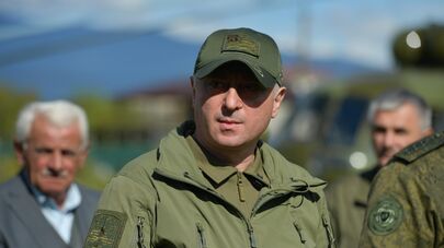 Президент Абхазии Бадра Гунба провел смотр готовности резервистов Гудаутского района в рамках оперативно-тактических учений Генштаба ВС.