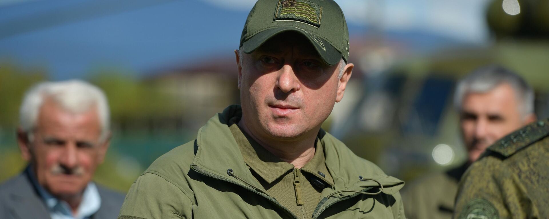 Президент Абхазии Бадра Гунба провел смотр готовности резервистов Гудаутского района в рамках оперативно-тактических учений Генштаба ВС. - Sputnik Абхазия, 1920, 15.10.2025