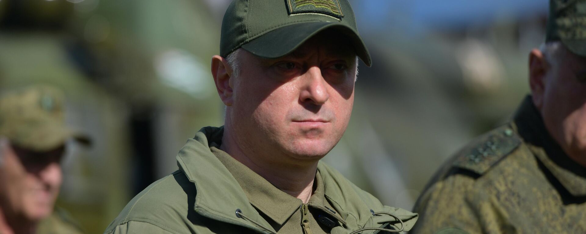 Президент Абхазии Бадра Гунба провел смотр готовности резервистов Гудаутского района в рамках оперативно-тактических учений Генштаба ВС. - Sputnik Аҧсны, 1920, 16.10.2025