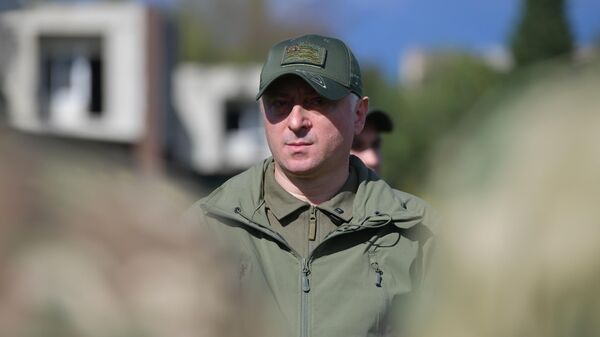 Президент Абхазии Бадра Гунба провел смотр готовности резервистов Гудаутского района в рамках оперативно-тактических учений Генштаба ВС. - Sputnik Абхазия