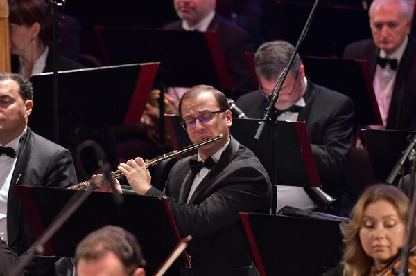 Среди зрителей было немало туристов, которые отмечали, что посетить выступление Герзмава на ее родине – большая удача. - Sputnik Абхазия