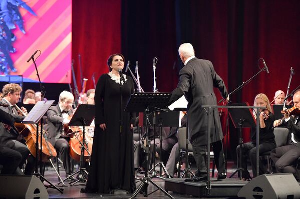 Концерт Хиблы Герзмава &quot;Я люблю тебя, жизнь!&quot; состоялся в Сухуме. - Sputnik Абхазия