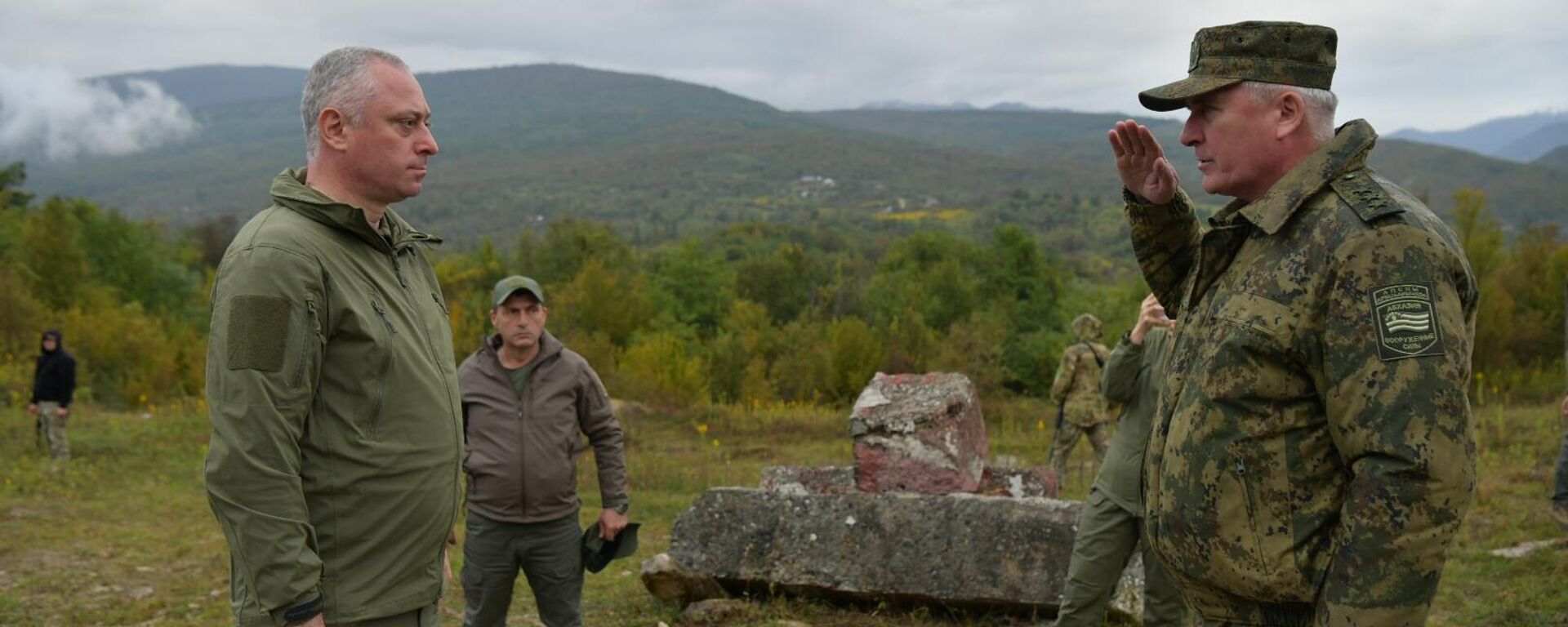 Бадра Гунба прибыл на завершающий этап оперативно-тактических учений - Sputnik Абхазия, 1920, 16.10.2025