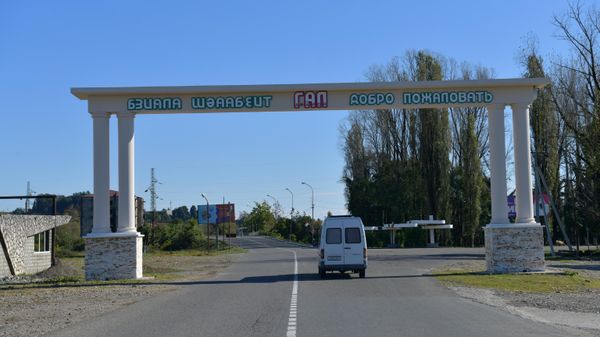 Арка у въезда в г.Гал - Sputnik Абхазия