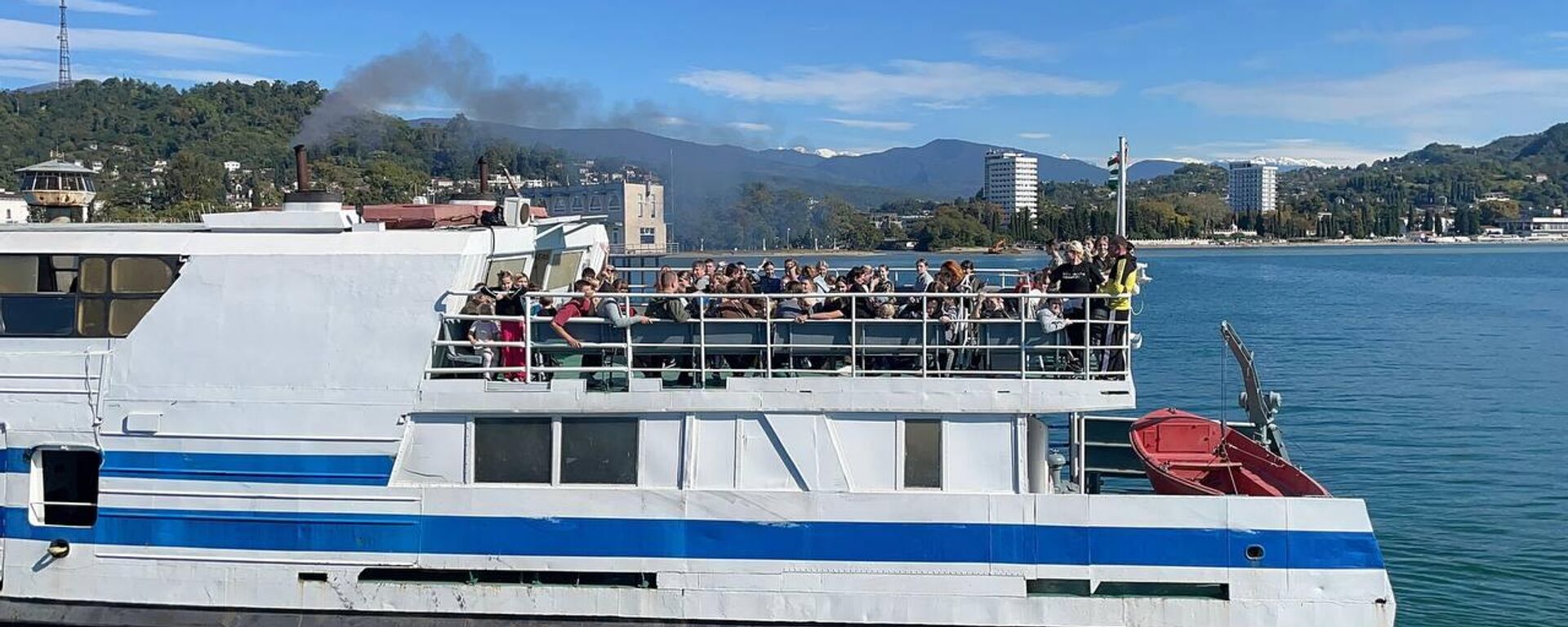 Дети из Курской и Белгородской областей отправились на прогулку по акватории Сухума - Sputnik Абхазия, 1920, 18.10.2025