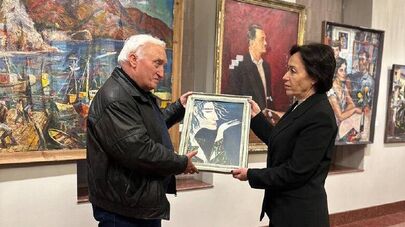 Картина Гиви Смыр "Дыхание" передана в дар Национальной картинной галерее Абхазии