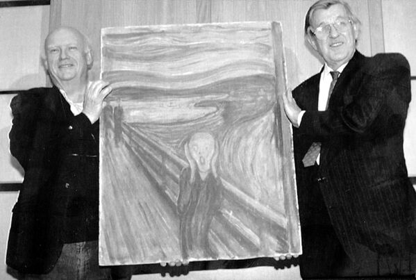 В 1994 году картина Эдварда Мунка &quot;Крик&quot; была похищена из Национальной галереи Осло. Почти через четыре месяца её нашли в отеле Асгордстранда. Полотно уцелело, но осталась без рамы. За возвращение картины требовали выкуп в размере 1 миллиона долларов США, но правительство и руководство галереи отказались идти на условия вымогателей. - Sputnik Абхазия