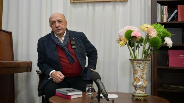 Авторский вечер поэта и переводчика Дениса Чачхалиа прошел в литературно-мемориальном музее Дмитрия Гулиа в Сухуме - Sputnik Аҧсны
