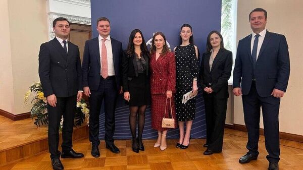 Трехсторонние консультации между представителями Советов молодых дипломатов Абхазии, России и Южной Осетии состоялись на VIII Глобальном форуме молодых дипломатов Дипломатия Победы в Москве - Sputnik Аҧсны