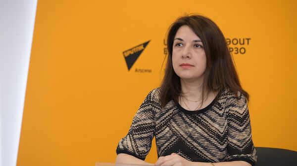 Алиса Гыцԥҳа еиҿылкааз аицлабра аихшьаалақәа ҟаҵоуп: аӡбаҩ лыҿцәажәара - Sputnik Аҧсны