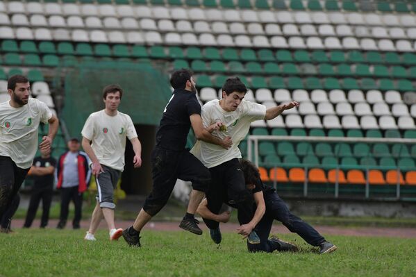 Раньше для этого использовали войлочный мяч. - Sputnik Абхазия