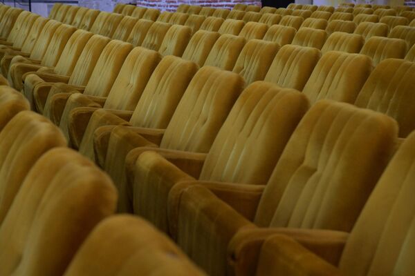 Венские кресла в органном зале пицундского храма - Sputnik Абхазия