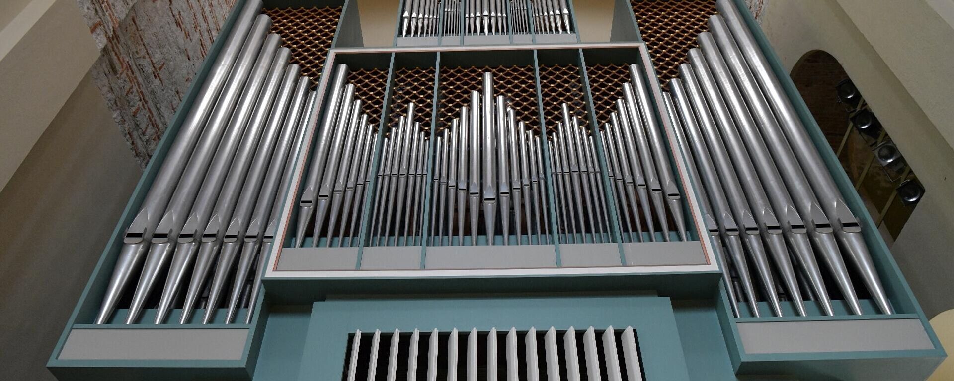 Орган в Большом пицундском храме Орган в Большом пицундском храме - Sputnik Абхазия, 1920, 01.11.2025