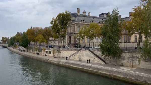 Обстановка на месте ограбления музея Лувр в Париже - Sputnik Абхазия