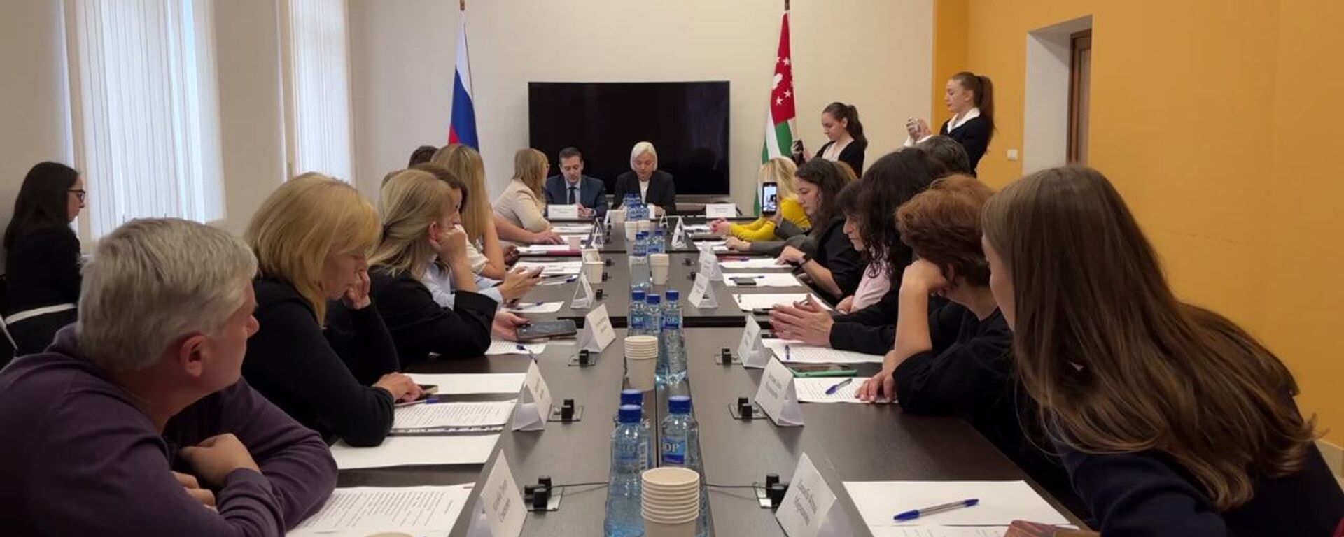 Круглый стол по работе программы Миссия Добро прошел в Сухуме Круглый стол по работе программы Миссия Добро прошел в Сухуме - Sputnik Абхазия, 1920, 30.10.2025