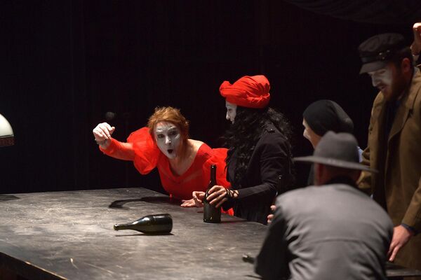 В спектакле играют Тамара Авидзба, Михаил Цкуа, Гунда Ажиба, Майя Джикирба, Хибла Мукба и другие актеры театра. - Sputnik Абхазия