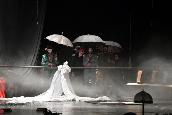 В августе 2025 года театр вернулся к работе над спектаклем уже с обновленным актерским составом. - Sputnik Абхазия