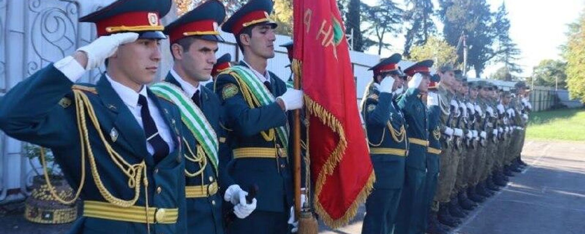 Министр обороны Владимир Ануа поздравил личный состав Сухумского высшего общевойскового командного училища с 25-летием со дня образования - Sputnik Абхазия, 1920, 31.10.2025