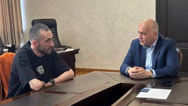 Аԥсны акультура аминистр Даур Ақаҩбеи амузыкант Надир Џьинали ((Shiri) ирылацәажәеит аԥсуа шәақәа рыларҵәареи урҭ анагӡараан рхаҭа аиқәырхареи - Sputnik Аҧсны