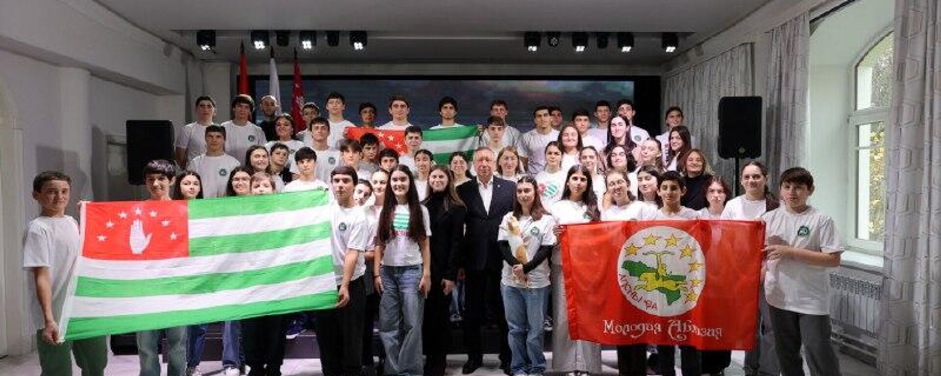 Губернатор Санкт-Петербурга Александр Беглов встретился с делегацией из Абхазии - Sputnik Абхазия, 1920, 02.11.2025