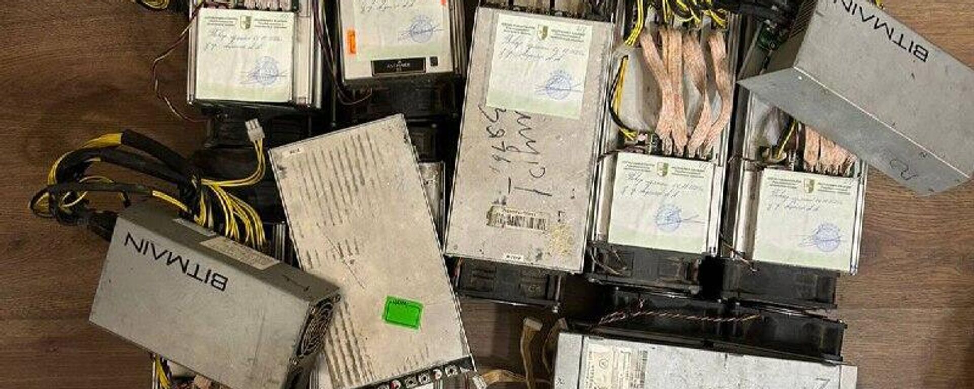 Сотрудники ГТК изъяли восемь аппаратов для майнинга в Сухуме - Sputnik Абхазия, 1920, 06.11.2025