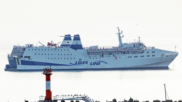 Паром из Трабзона в акватории Сочи - Sputnik Аҧсны