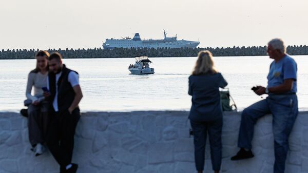 Паром из Трабзона в акватории Сочи - Sputnik Аҧсны