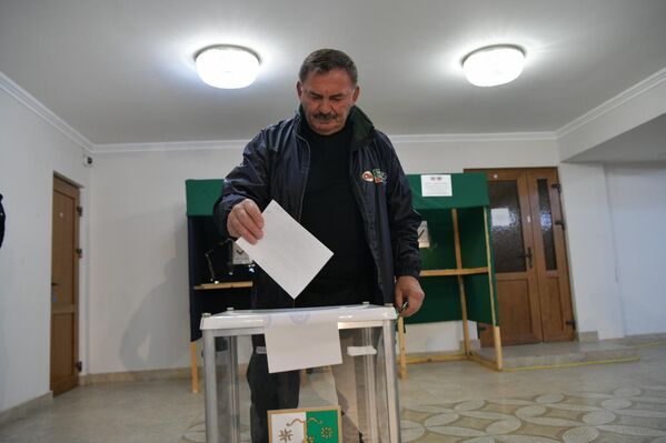 Голосование на выборах в органы местного самоуправления началось 8 ноября во всех районах Абхазии в 8:00 - Sputnik Абхазия