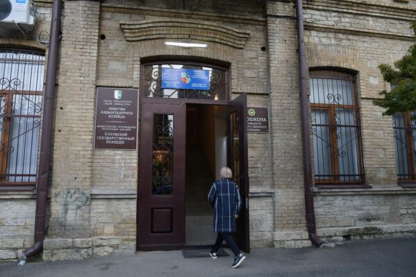 Президент Бадра Гунба проголосовал в Сухуме и отметил важность выборов в местные органы власти - Sputnik Абхазия