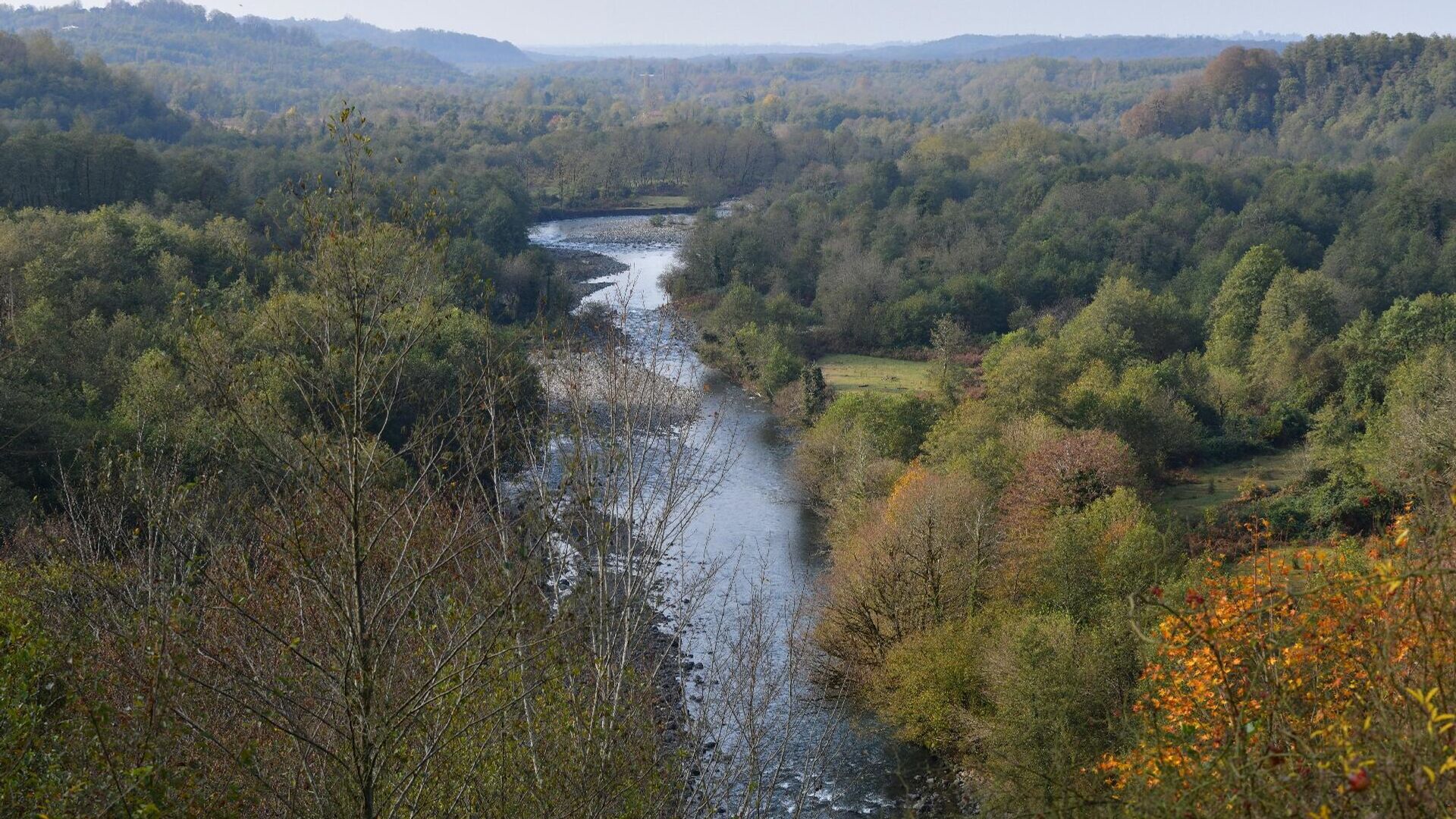 Осенний пейзаж в долине р.Моква Осенний пейзаж в долине р.Моква - Sputnik Абхазия, 1920, 17.11.2025