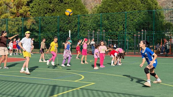 Новую спортивную площадку открыли в Ткуарчале - Sputnik Абхазия