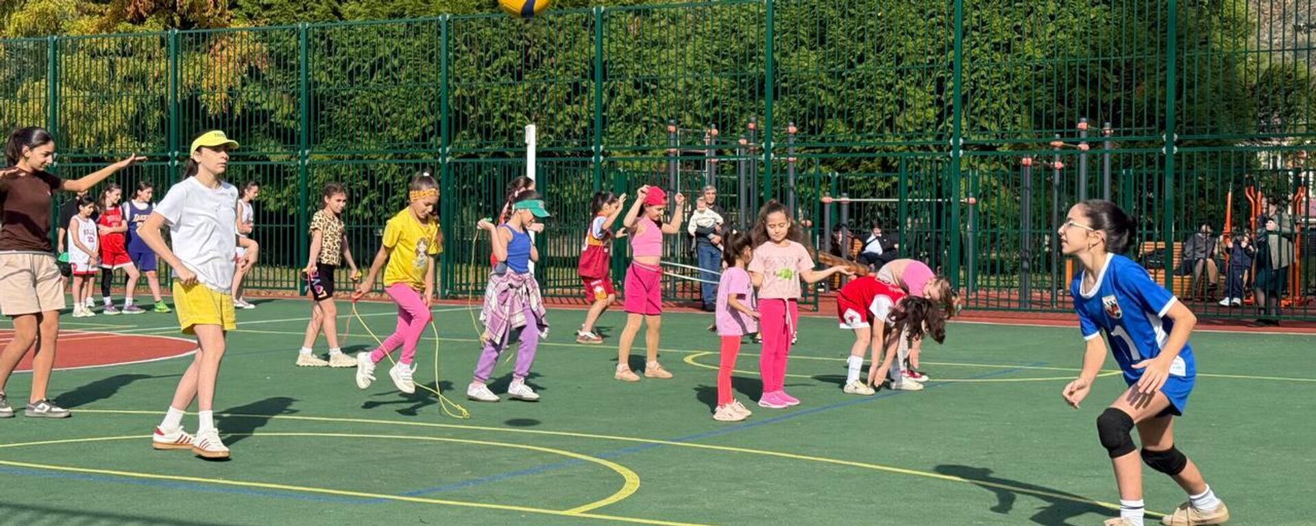 Новую спортивную площадку открыли в Ткуарчале - Sputnik Абхазия, 1920, 10.11.2025