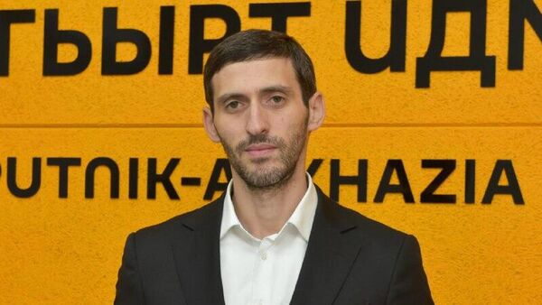 Дмитри Осиа ҩаԥхьа Аҟәа ақалақьтә Еизара ахантәаҩыс далхәуп - Sputnik Аҧсны