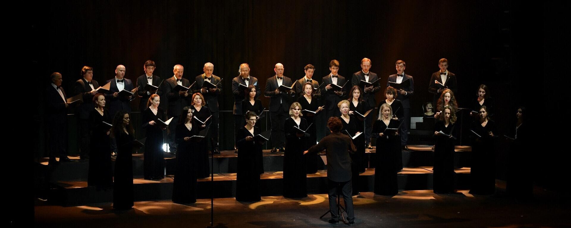 Выступление государственной хоровой капеллы Республики Абхазия в русдраме Выступление государственной хоровой капеллы Республики Абхазия в русдраме - Sputnik Абхазия, 1920, 20.11.2025