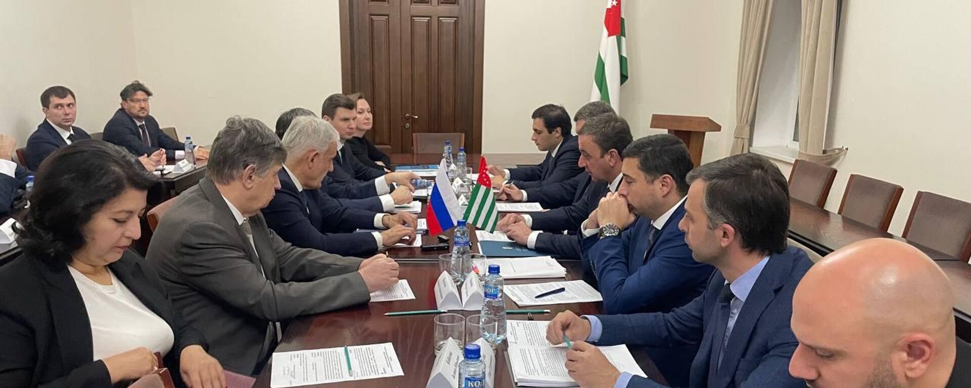 Делегация Минэкономразвития России во главе с замминистра Сергеем Назаровым прибыла в Абхазию - Sputnik Абхазия, 1920, 13.11.2025