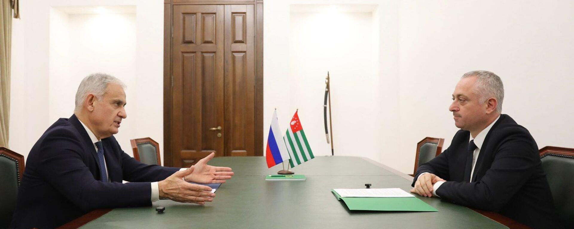 Встреча Бадры Гунба и Сергея Назарова, 13 ноября 2025 года - Sputnik Абхазия, 1920, 13.11.2025