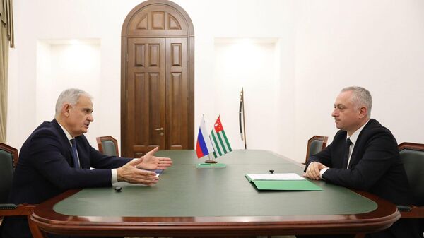 Встреча Бадры Гунба и Сергея Назарова, 13 ноября 2025 года - Sputnik Абхазия